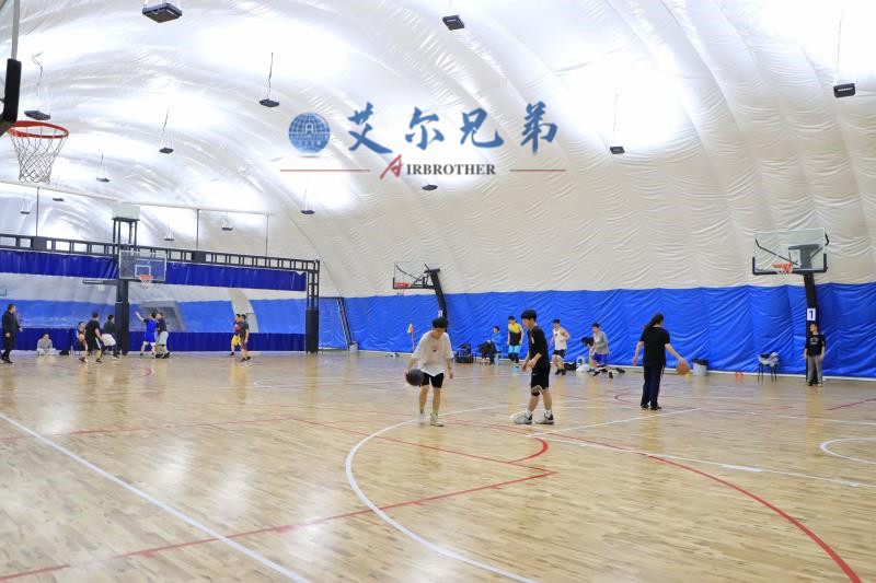 气膜篮球馆低成本提供有效运动场地