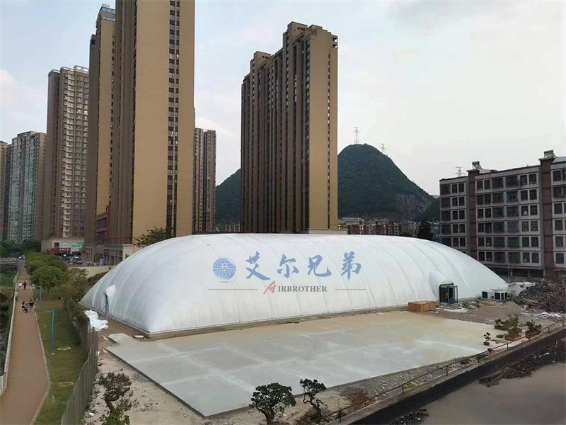 充气膜建筑十分适合建气膜体育馆